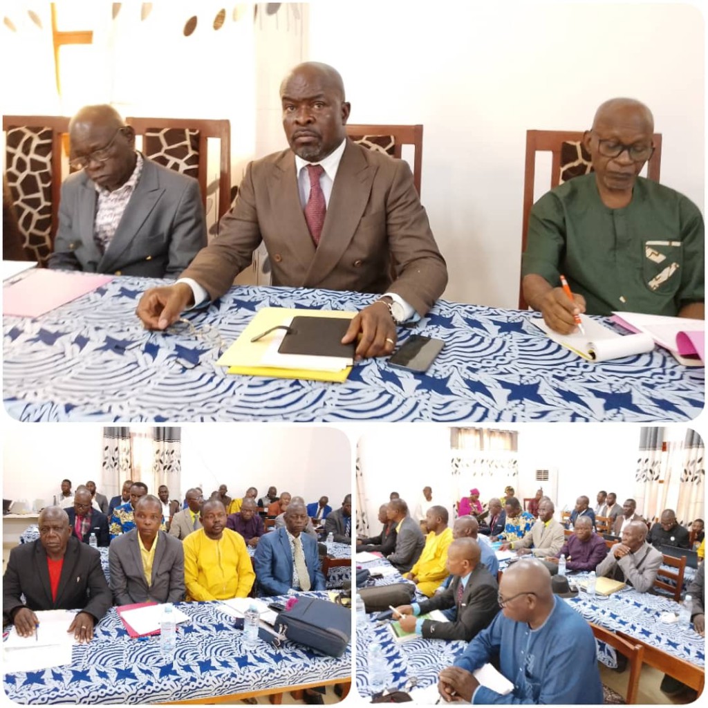 LE MINISTRE D'ÉTAT AURÉLIEN SIMPLICE ZINGAS PRÉSIDE UNE RÉUNION POUR LA VALIDATION DES SITES DE CONSTRUCTION DES INFRASTRUCTURES SCOLAIRES AVEC LES INSPECTEURS ACADÉMIQUES DE LA RCA 